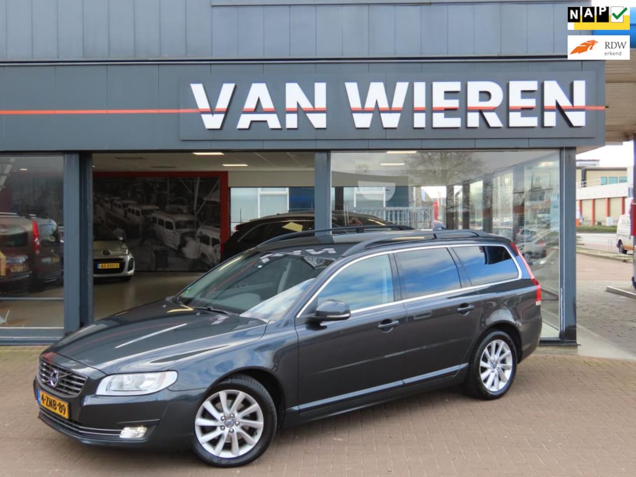 Volvo V70 - 2.0 D4 Nordic+ Trekhaak Leder Navi NAP Netjes! - AutoWereld.nl