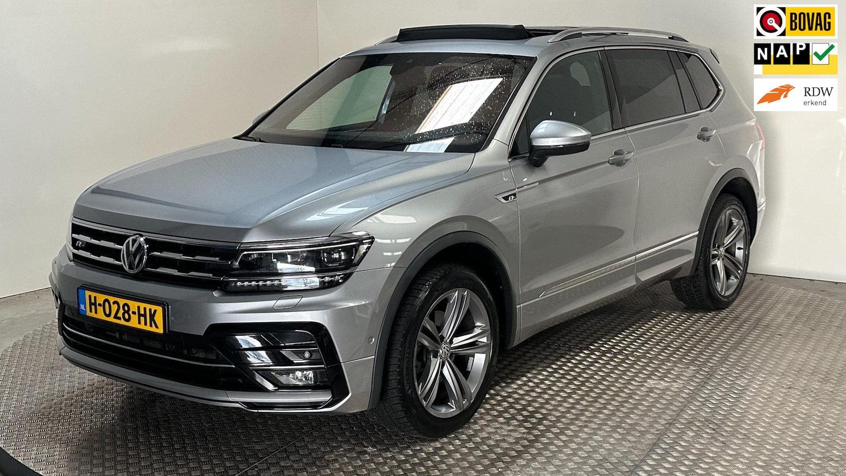 Volkswagen Tiguan Allspace - 1.5 TSI R-Line Highline 7p benzine automaat parkeersensoren camera navigatie carplay trekh - AutoWereld.nl