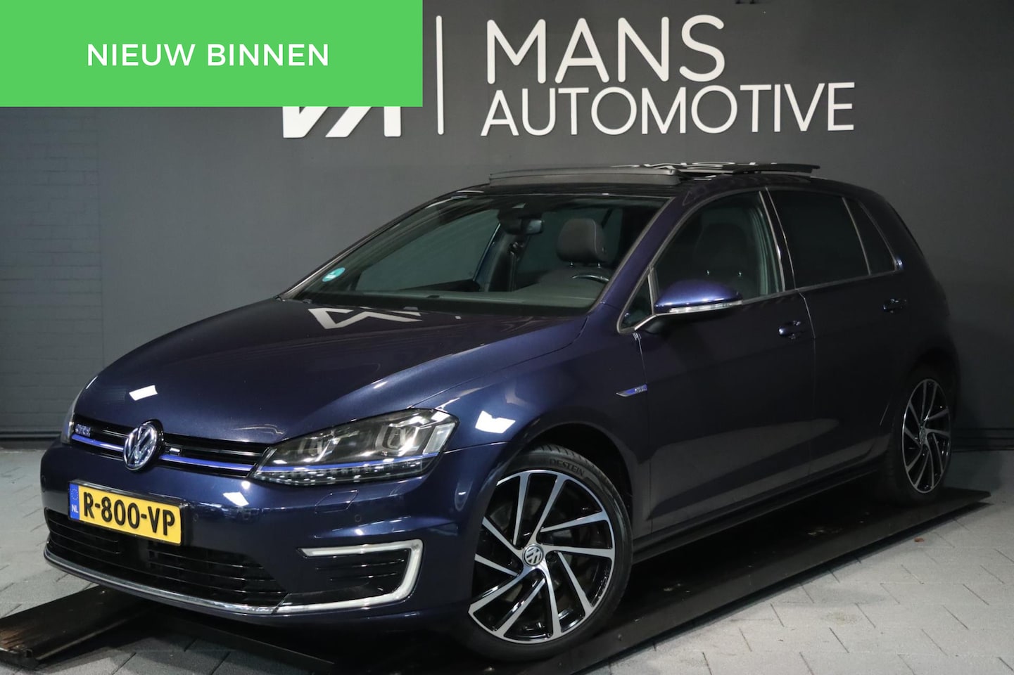 Volkswagen Golf - 1.4 TSI GTE / PANODAK / KEYLESS / ACC / CAMERA / 18'' - AutoWereld.nl