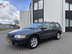 Volvo XC70 - 2.5i T Momentum 4X4 Automaat 210 PK. Zeer goed onderhouden auto van de tweede eigenaar Dis