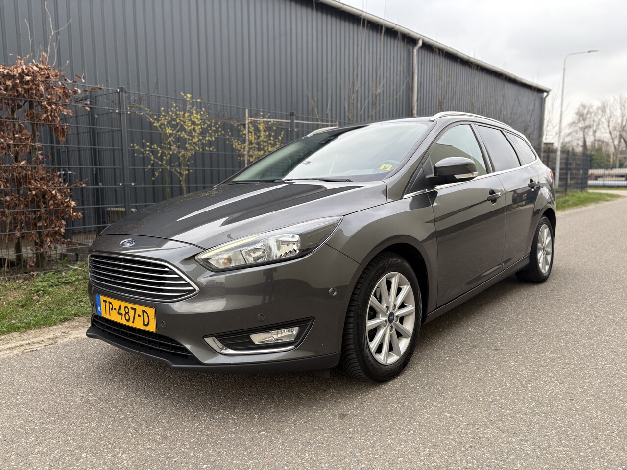 Ford Focus Wagon - 1.0 Titanium / NAVI / CRUISE / AIRCO ECC / STUURVERWARMING / PDC / 151dkm! - AutoWereld.nl