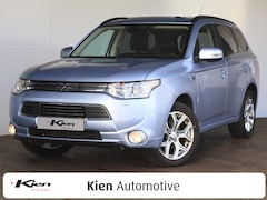 Mitsubishi Outlander - 2.0 PHEV Instyle+ | schuif-/kanteldak | Trekhaak | Stoelverwarming |