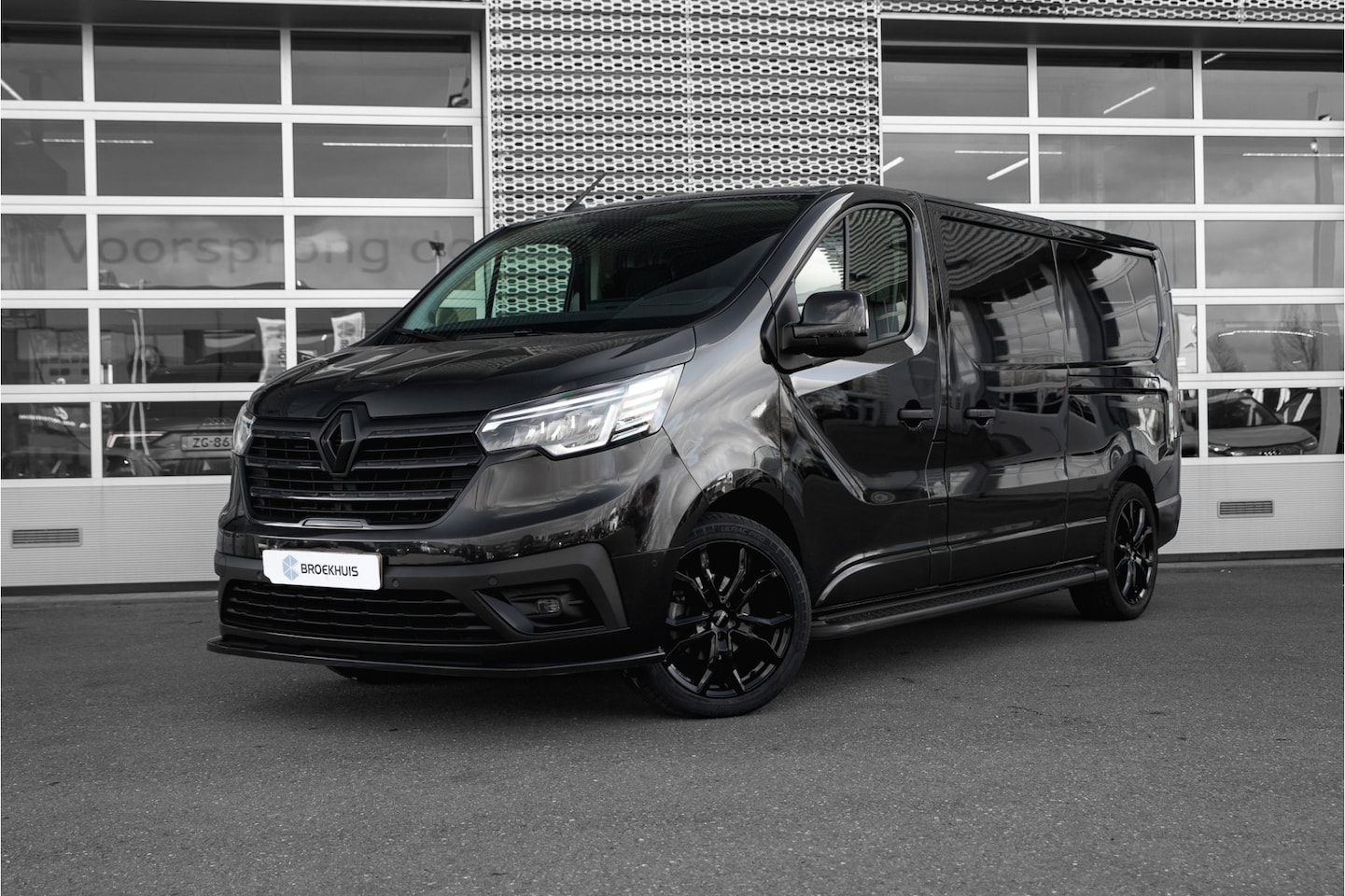 Renault Trafic - | 170 pk | Automaat | Dubbele Schuifdeur | Camera | Keyless | Navi - AutoWereld.nl