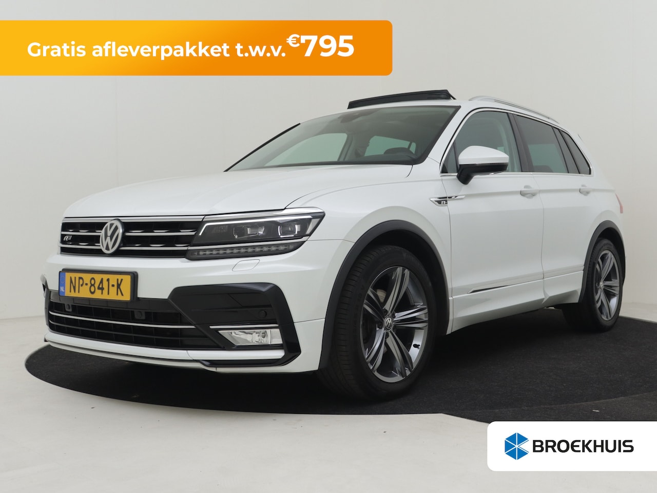 Volkswagen Tiguan - 1.4 TSI ACT Comfortline | Panorama dak | Adaptief cruise control | Navigatie | App connect - AutoWereld.nl