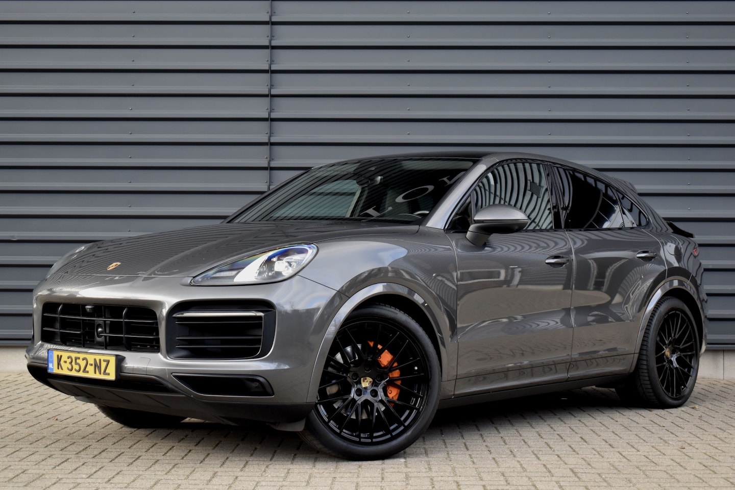 Porsche Cayenne Coupé - 3.0 E-Hybrid 462pk SportDesign | Panoramadak | ACC | Sportuitlaat | Soft-Close | Sport Chr - AutoWereld.nl