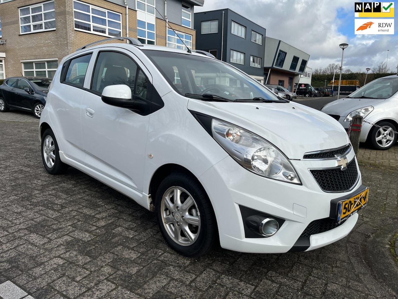 Chevrolet Spark - 1.0 16V LT White Limited Edition Bi-Fuel - AutoWereld.nl