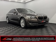 BMW 5-serie - 523i High Executive Leder, Parkeersensoren, Navi, Speciaal uitlaat systeem, Keyless start,