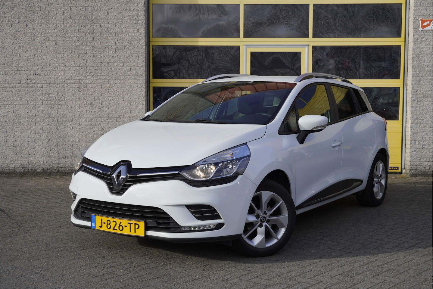 Renault Clio Estate - 0.9 TCe Zen BJ2020 Lmv 16" | Led | Navi | Airco | Cruise control | Getint glas - AutoWereld.nl