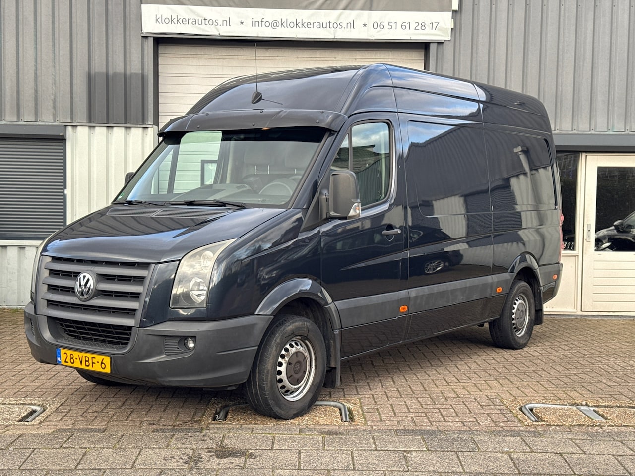 Volkswagen Crafter - 35 2.5 TDI L2H2 AUTOMAAT | APK 09-2025 | Trekhaak | Camera - AutoWereld.nl