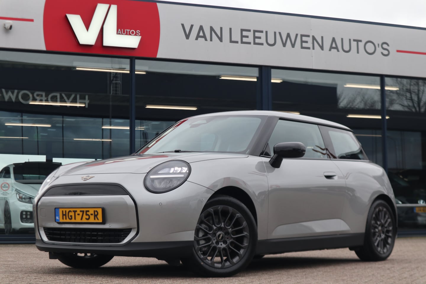 MINI Cooper - Mini E Essential XS 40.7 kWh | Nieuw! - AutoWereld.nl