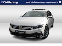 Volkswagen Passat Variant - 1.4 TSI PHEV 218pk GTE DSG Automaat / Panorama dak / Navigatie / APP Connect / LM 18 inch