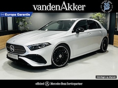 Mercedes-Benz A-klasse - A180 AMG // Multibeam LED // Sfeerverlichting // Adaptief Onderstel // 19" Velgen // Night