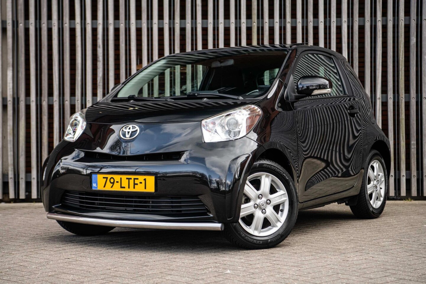 Toyota iQ - 1.0 VVTi 68pk AUTOMAAT Comfort |Airco|CruiseControl|Schuifdak|Navigatie| - AutoWereld.nl