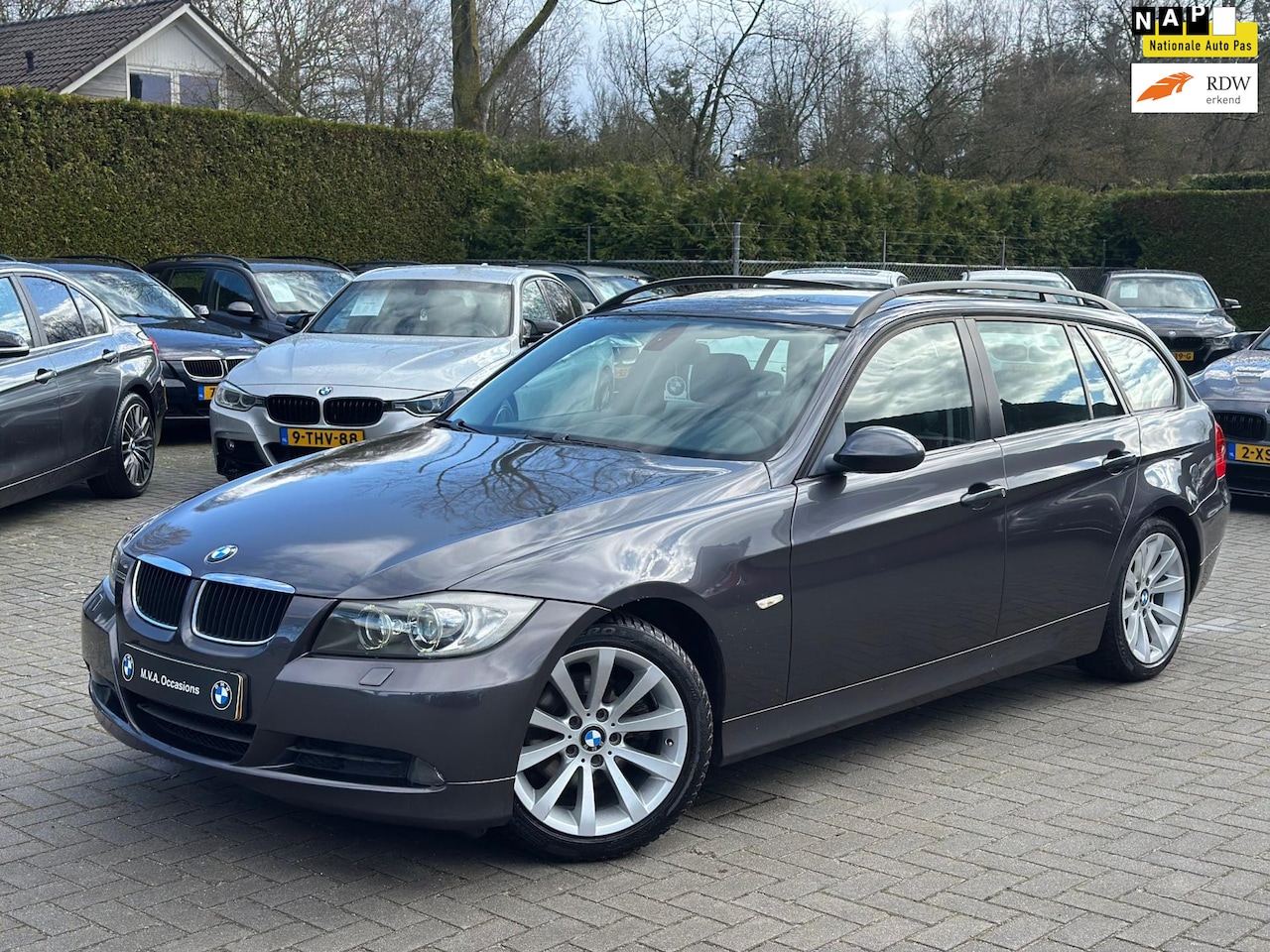 BMW 3-serie Touring - 320i High Executive|Nwe Ketting + Klepseals|Panorama dak|Trekhaak|Half Leder|Cruise contro - AutoWereld.nl