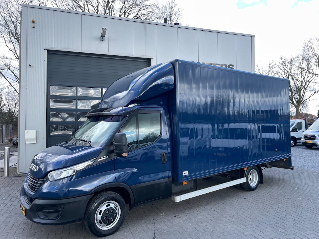 Iveco Daily - 40C/35-18 Aut. Bakwagen Airco | Navigatie | Trekhaak - AutoWereld.nl