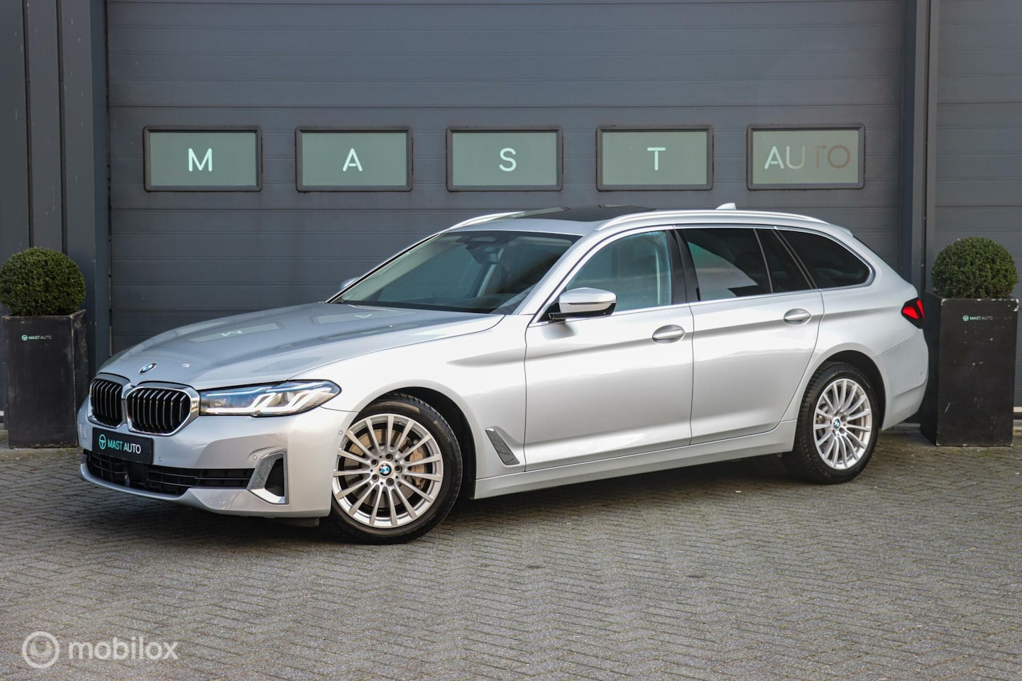 BMW 5-serie Touring - 530i High Executive|HUD|ACC|Pano|Camera| - AutoWereld.nl