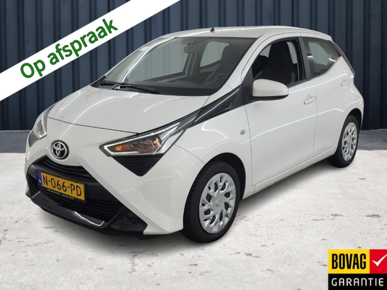 Toyota Aygo - 1.0 VVT-i x-play (73 PK) 1e-Eig. Toyota-Dealer-Onderh. BOVAG-Garantie. NL-Auto. Navigatie/ - AutoWereld.nl