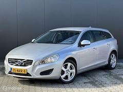 Volvo V60 - 2.0T Momentum | CRUISE | CLIMA | TREKHAAK |