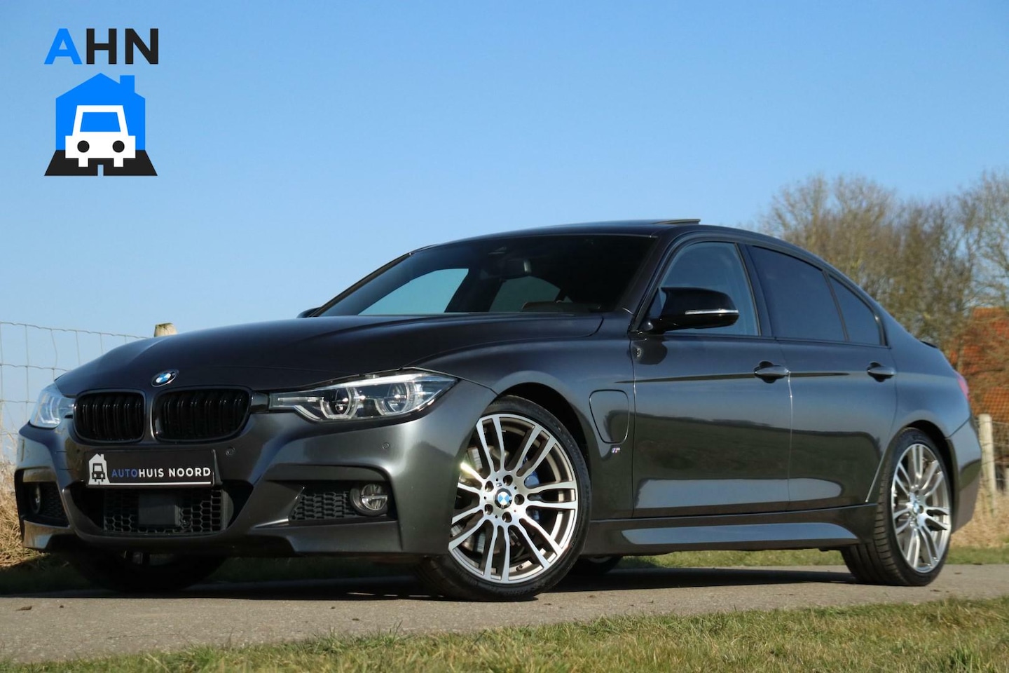 BMW 3-serie - 330e M-Sport / M-Pakket / 252PK / Dak / Navi Pro / LED / Leder Individual / 19" / Camera - AutoWereld.nl