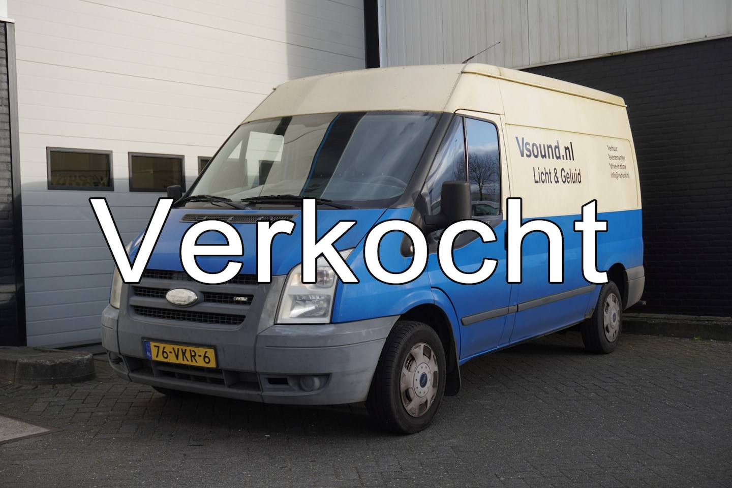 Ford Transit - 300M 2.2 TDCI L2H2 - Radio + CD speler - Treeplank - € 1.750,- MARGE! - AutoWereld.nl