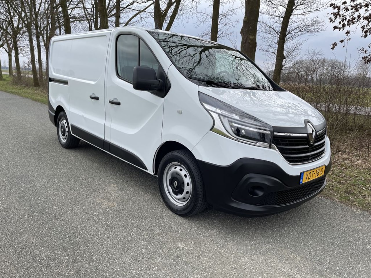 Renault Trafic - 2.0 dCi 120pk E6 Comfort BPM Vrij! Lease €230p/m, Airco, Trekhaak, 2x Schuifdeur, PDC, Cru - AutoWereld.nl