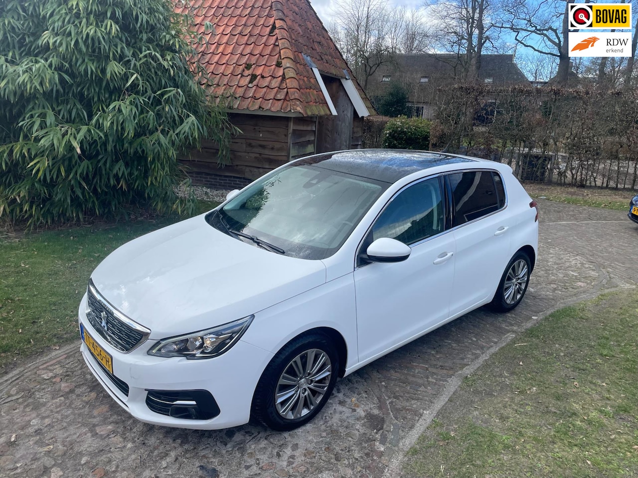 Peugeot 308 - 1.2 PureTech Blue Lease Premium-Navi-Pano-NW Riem-Camera- - AutoWereld.nl