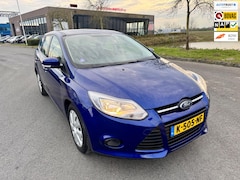 Ford Focus Wagon - 1.0 EcoBoost Trend , Trekhaak, stoelverwarming , cent.verg