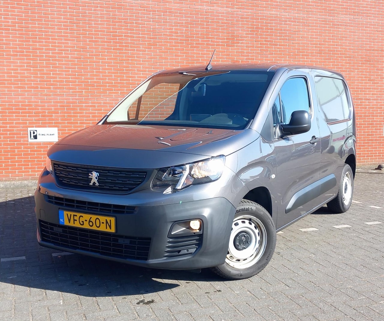 Peugeot Partner - 1.5 BlueHDi 100pk Asphalt Camers/Navigatie - AutoWereld.nl