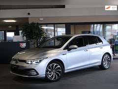 Volkswagen Golf - 1.5 eTSI Style DSG 150pk Navi ACC PDC Massage Dodehoek Sfeerverlichting