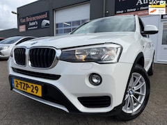 BMW X3 - XDrive20i Business van 1ste Eigenaar in automaat met parkeersensoren / camera en navigatie