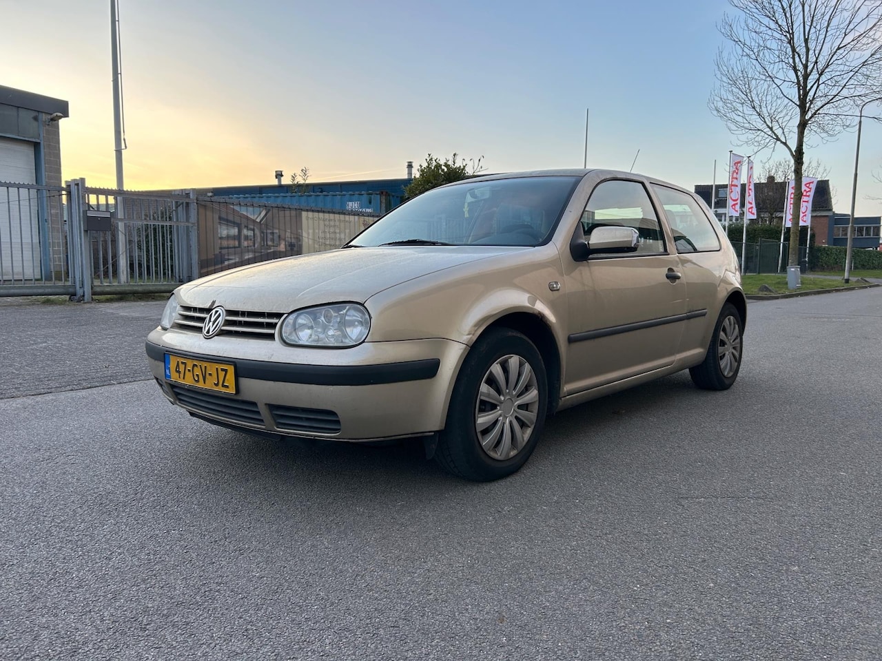 Volkswagen Golf - 1.9 TDI Trendline 1.9 TDI Trendline - AutoWereld.nl