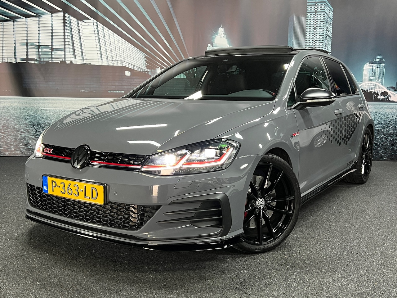 Volkswagen Golf - 2.0 TSI GTI TCR AKRA/PANO/DYN/FULL - AutoWereld.nl