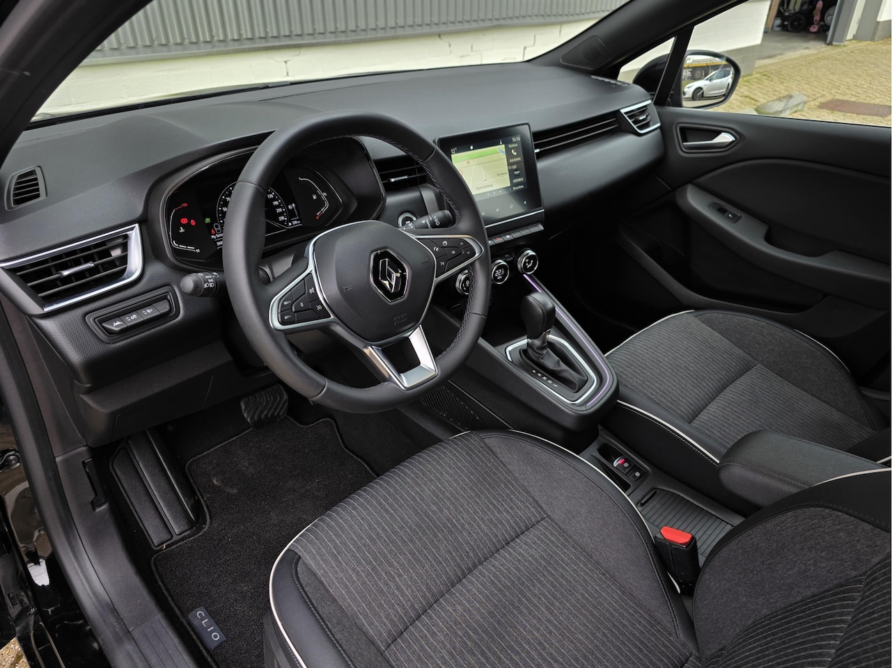 Renault Clio - 1.0 TCe LA Leder Navi Camera Apple Carplay - AutoWereld.nl