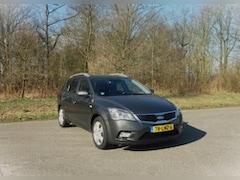 Kia Cee'd - 1.4 CVVT X-ecutive . Navigatie . Airco . Trekhaak . LMV . enz