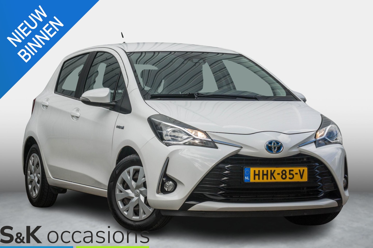 Toyota Yaris - 1.5 Hybrid Dynamic NAVI Keyless Cruise PDC+Camera 10 jaar garantie - AutoWereld.nl