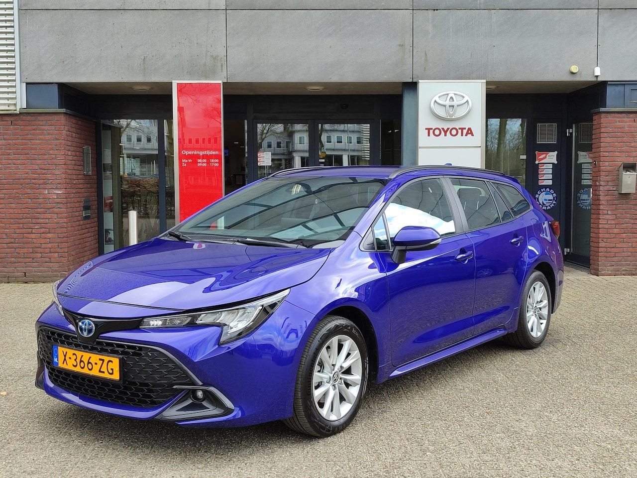 Toyota Corolla Touring Sports - Hybrid 140 NAVI 16'' LM-VELGEN AD-CRUISE CLIMA APPLE/ANDROID CAMERA BLUETOOTH NL-AUTO - AutoWereld.nl