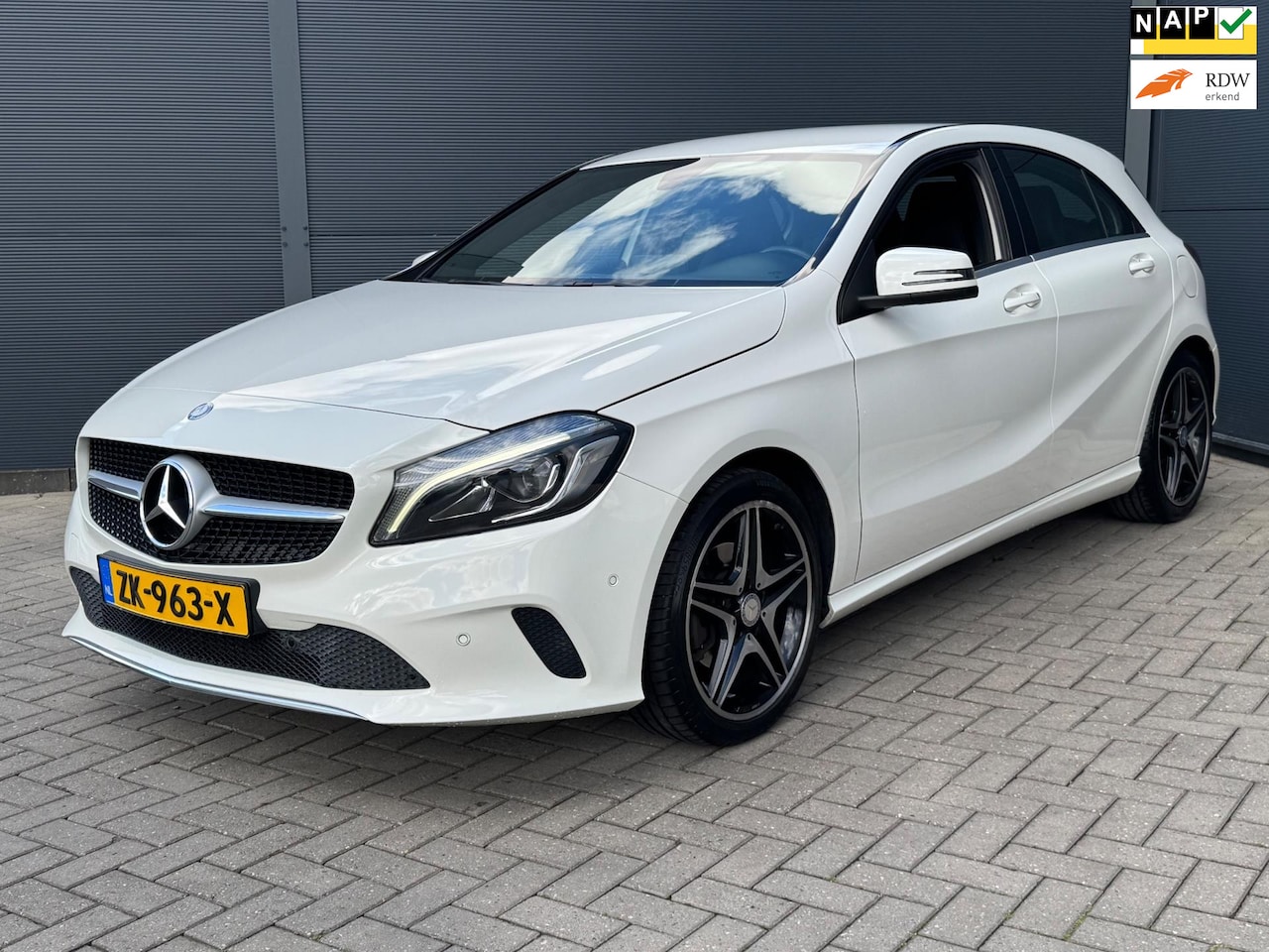 Mercedes-Benz A-klasse - 200 Ambition / Amg / Camera / Navi / Automaat - AutoWereld.nl