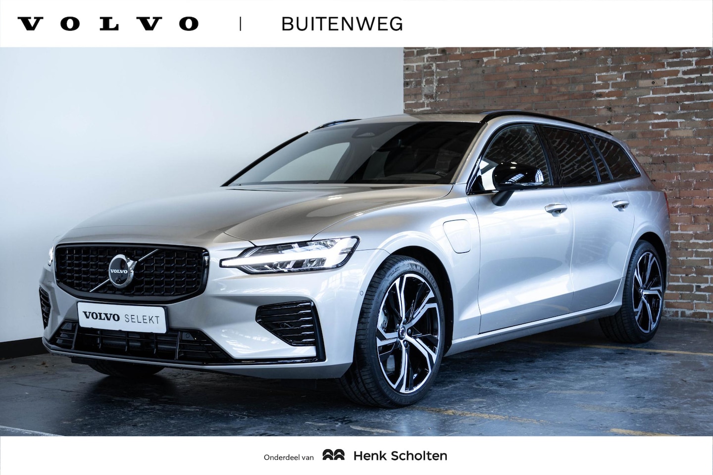 Volvo V60 - T6 Automaat Plug-in hybrid AWD Ultra Dark | Panoramadak | 360° parkeercamera | Parkeersens - AutoWereld.nl