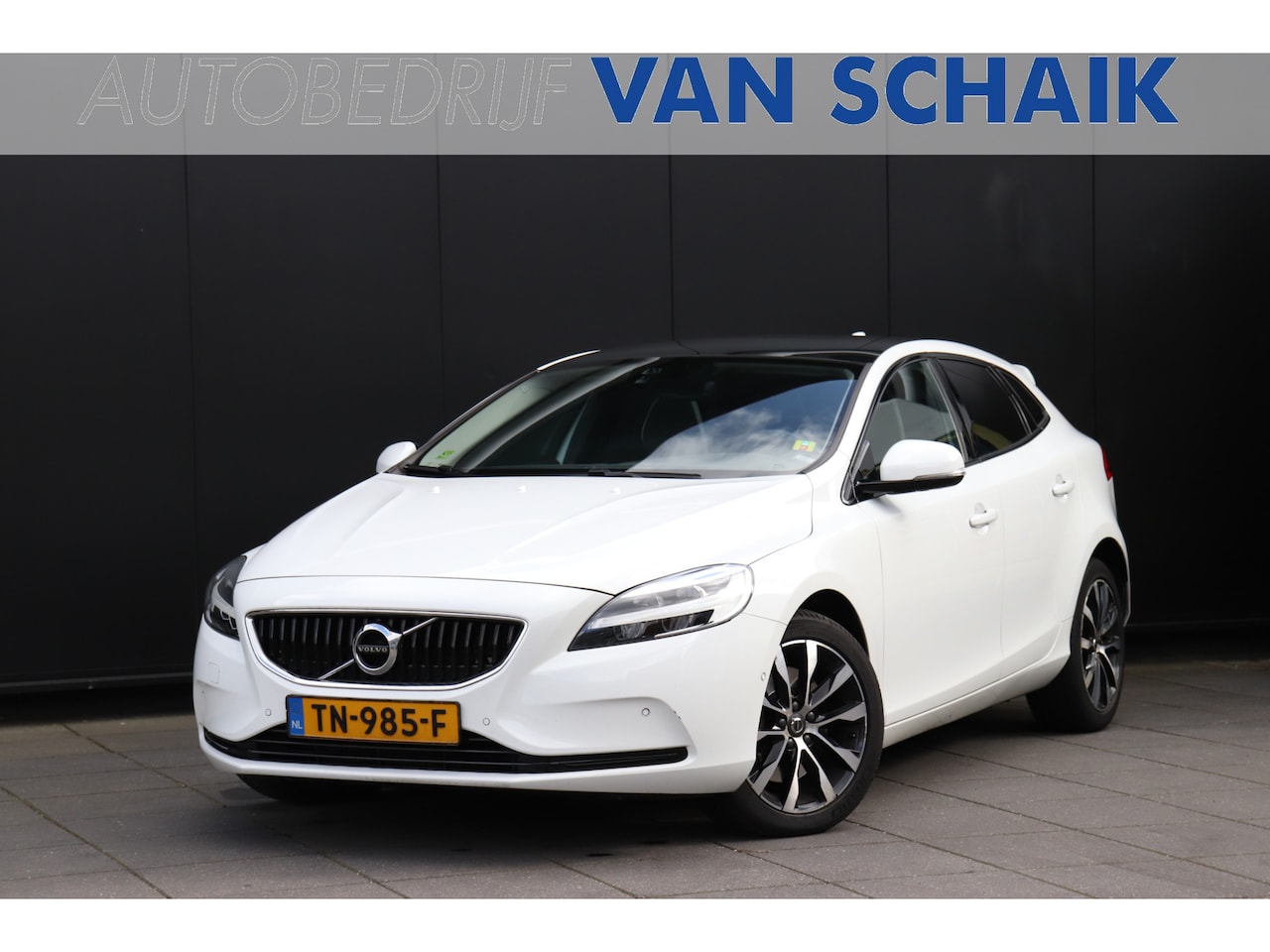 Volvo V40 - 1.5 T3 Dynamic Edition | PANO | H&K | STOELVERW. | CAMERA | NAVI | CRUISE | - AutoWereld.nl