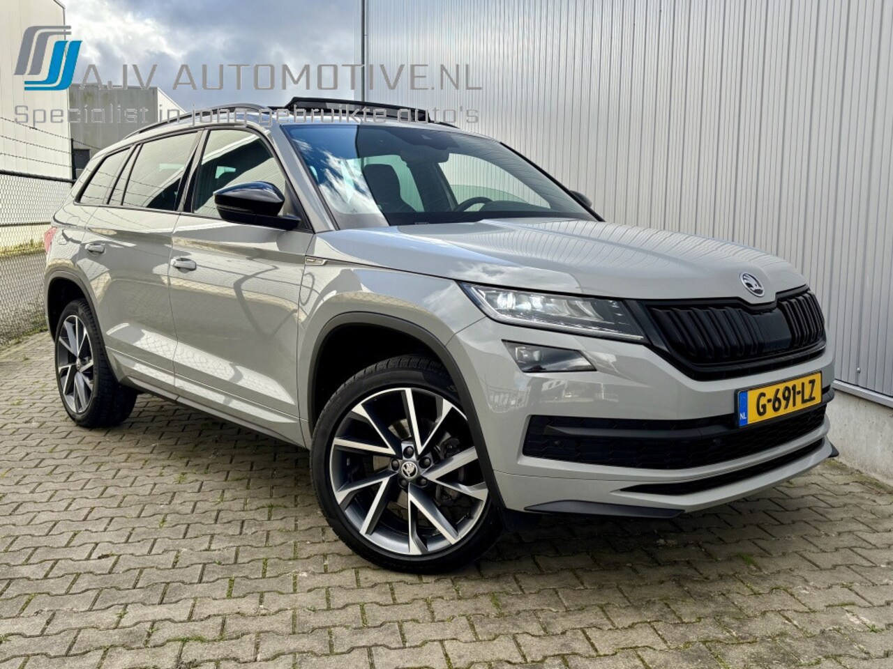 Skoda Kodiaq - 1.5 TSI AUT. SPORTLINE BUS. 7 PERSOONS STEEL GREY! PANODAK - AutoWereld.nl