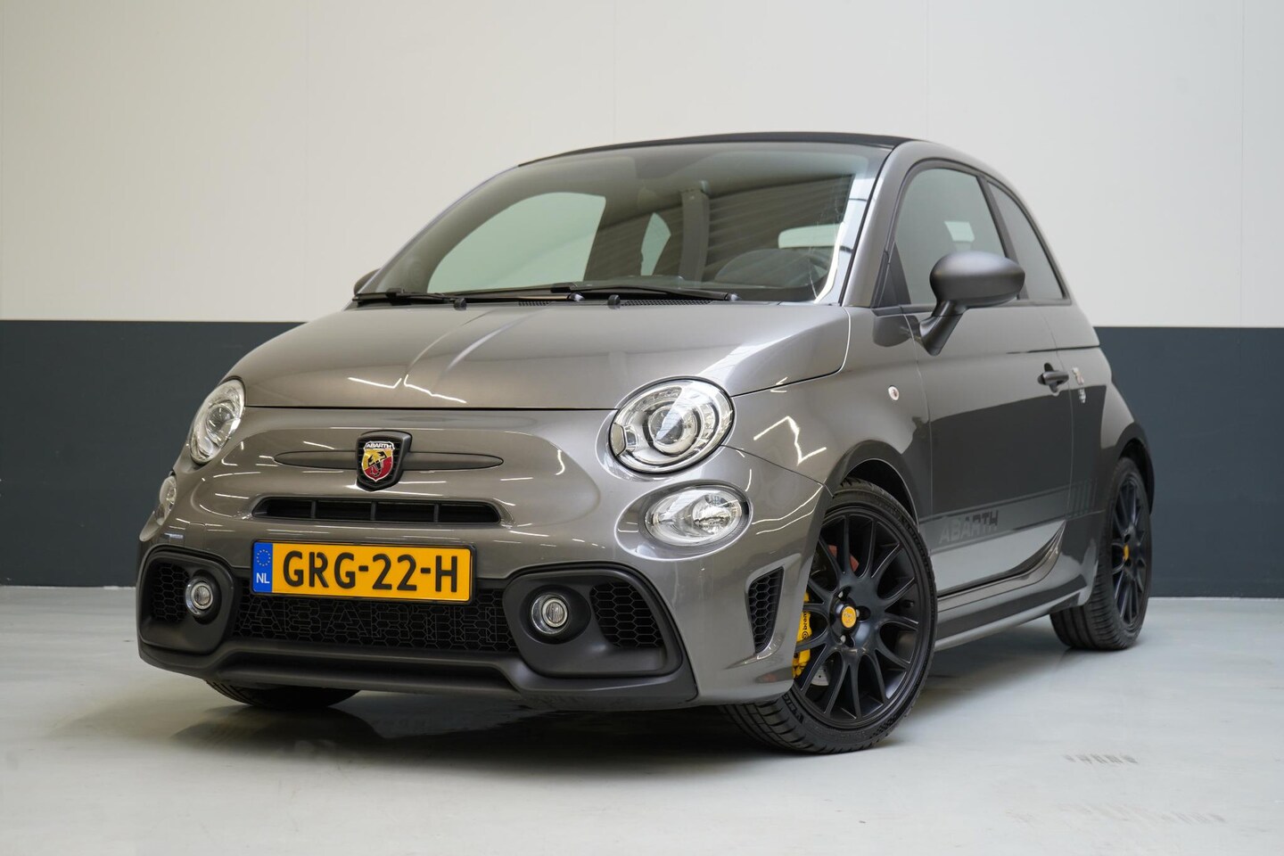 Fiat 500 C - 1.4 T-Jet 180pk Abarth Competizione Automaat | Beats Audio | Navigatie | Parkeersensoren | - AutoWereld.nl