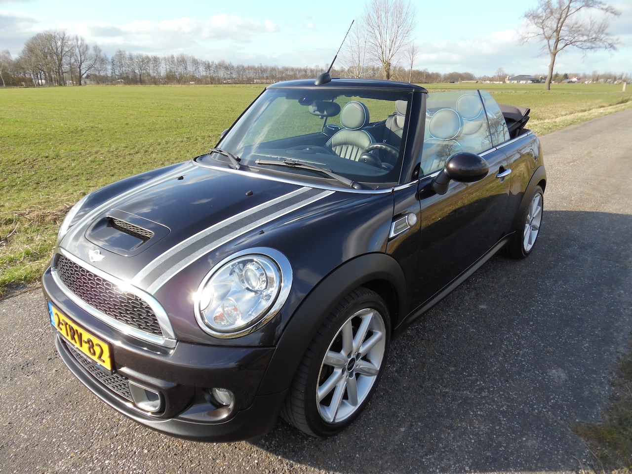 MINI Cabrio - 1.6 Cooper S Highgate - AutoWereld.nl