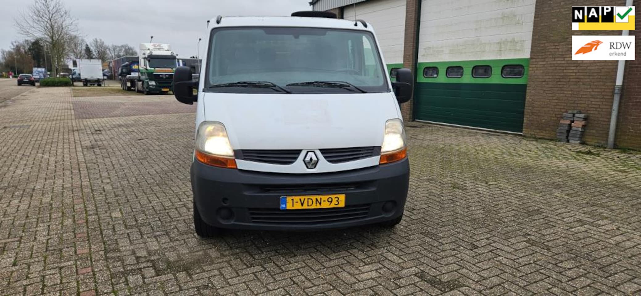 Renault Master - T35 2.5 dCi L3H1 DC OPENLAADBAK/136 DKM - AutoWereld.nl