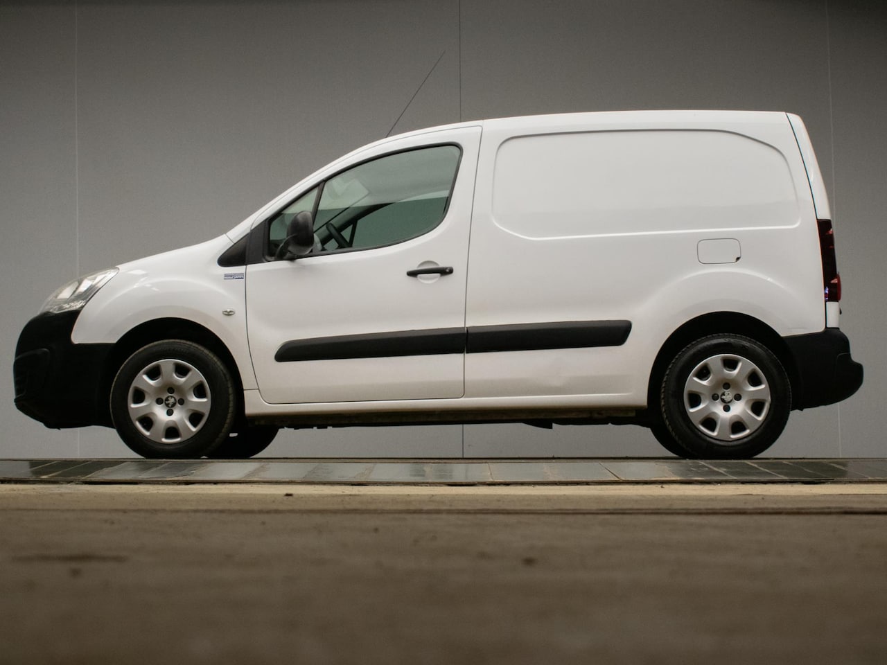 Peugeot Partner - 120 1.6 HDi 75 L1 XR (AIRCO,ELEKTRISCH PAKKET,SPORTSTOELEN,NIEUWE APK,LM VELGEN,NETTE STAA - AutoWereld.nl