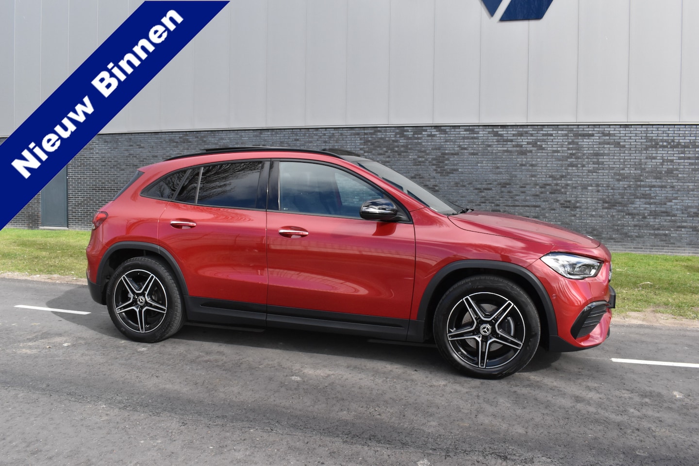 Mercedes-Benz GLA-Klasse - 200 Business Solution AMG Trekhaak el-achterklep Amg-pakket Pano dak - AutoWereld.nl