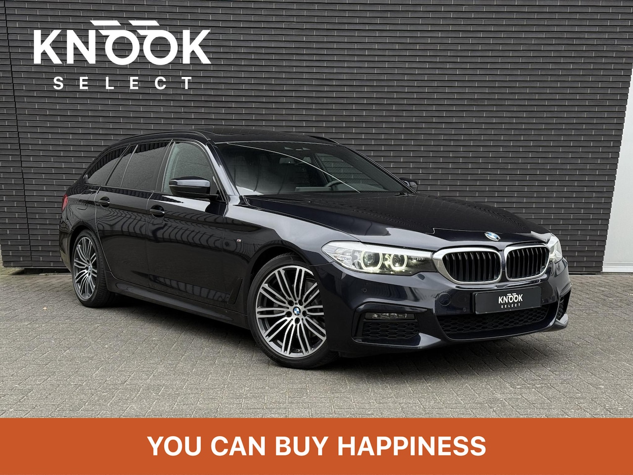 BMW 5-serie Touring - 520i M-Sport | Panodak | Sportstoel| | LED - AutoWereld.nl