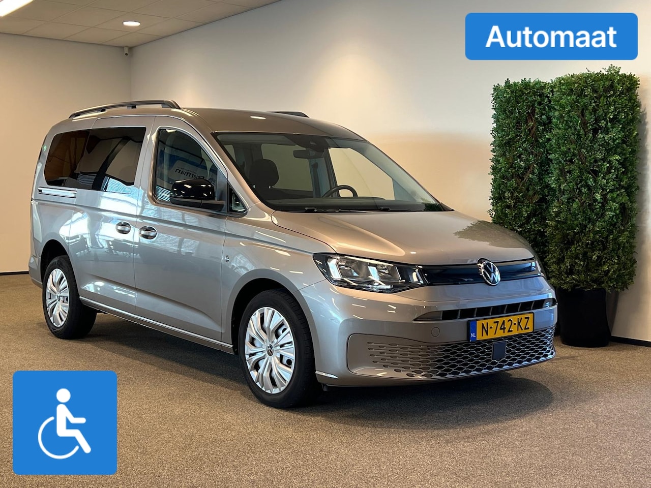 Volkswagen Caddy Maxi - L2 Rolstoelauto Automaat 5+1 - AutoWereld.nl