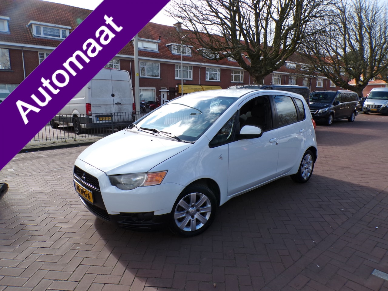 Mitsubishi Colt - 1.3 Invite AUTOMAAT CRUISECONT TEL AFNEEMBARE TREKHAAK - AutoWereld.nl