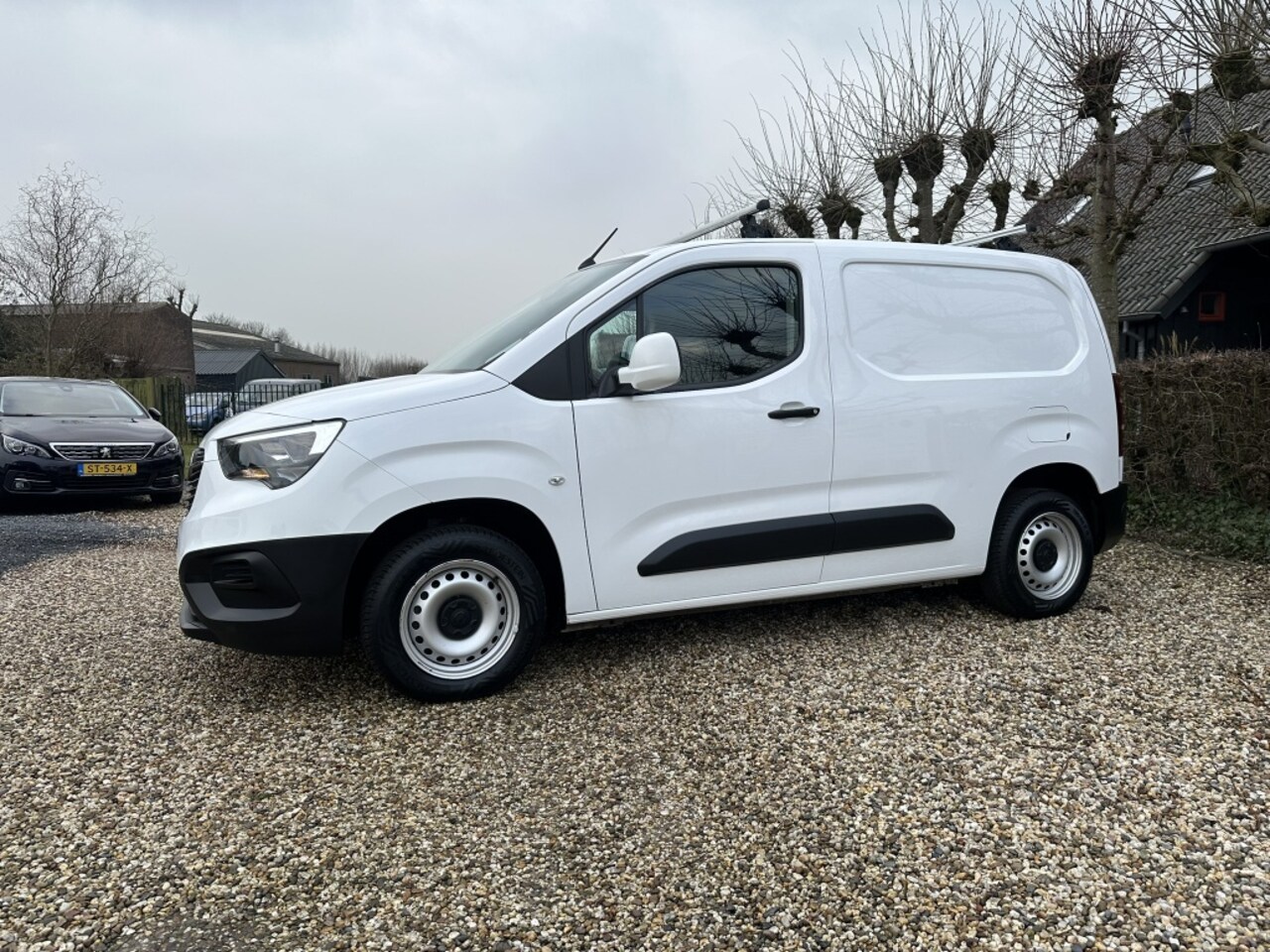 Opel Combo - 1.6D L1H1 Edition+ Navi/Carplay/PDC