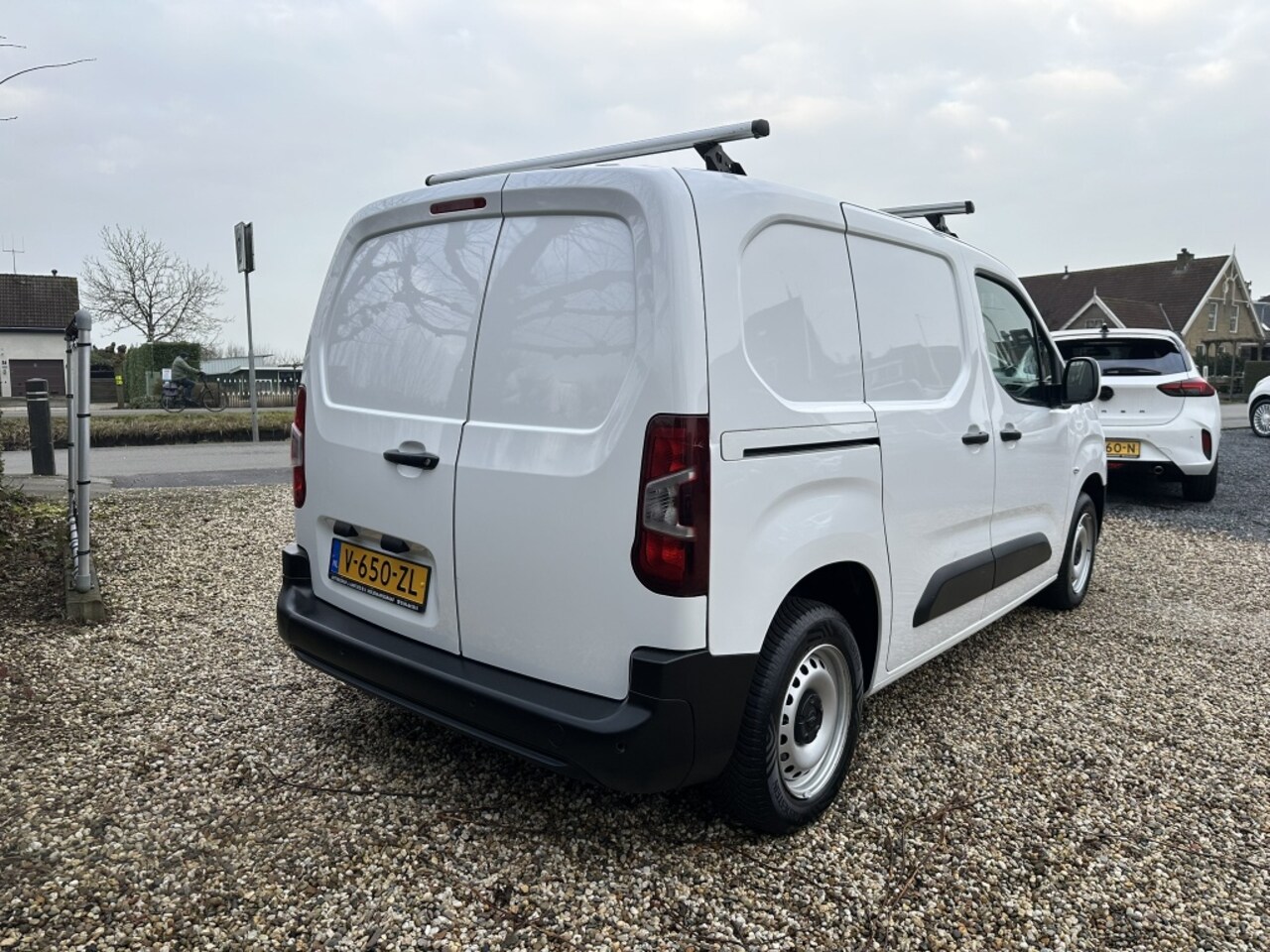 Opel Combo - 1.6D L1H1 Edition+ Navi/Carplay/PDC